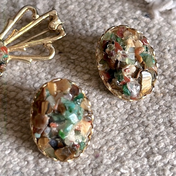 BEAUTIFUL GENUINE STONE BROOCH AND MATCHING EARRINGS - Picture 3 of 10